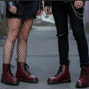 Dr. Martens Burgundy 1460 Smooth Leather Lace up boots. Size 6L /5M